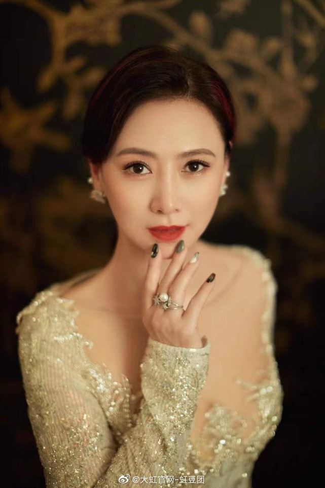 翁虹14岁爱女长这样!绝美古装照喷仙气 网惊:基因太强