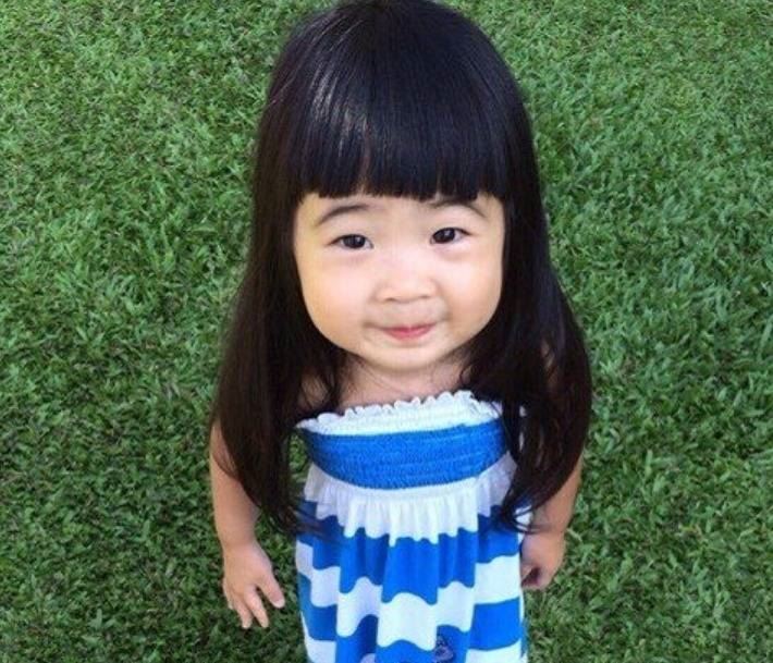 曹格11岁女儿Grace穿妈妈泳衣 「逆天长腿」网惊呆