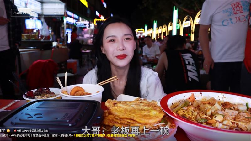 百万网红吃播!醉汉硬加点食物叫嚣「吃完赏4千」气哭助理