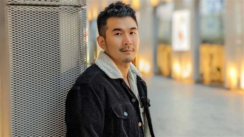 疫情冲击!型男律师曝事务所「惊人现况」:靠追剧放松身心