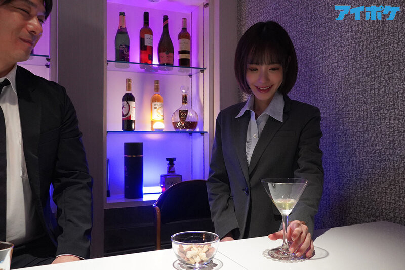 (IPX-852)当色魔长官碰到白马王子、被下药的桃乃木かな(桃乃木香奈)会选谁?