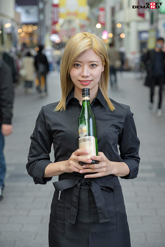 金发辣妹结菜沙树(結菜さき,Yuina-Saki)展示自己13岁就会的绝活!