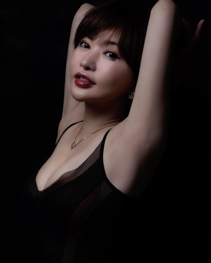 里美优莉亚(里美ゆりあ)时隔两年改名为小泉彩又回归了!