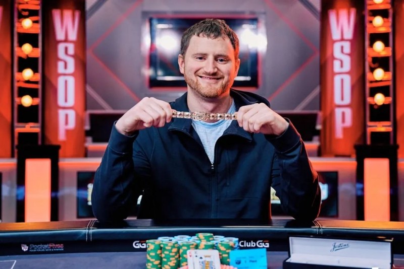 【EV撲克】WSOP豪客赛国人Zhewen Hu挺进FT!百W级别幸运赛到来,精彩连连!