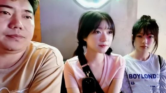 斗鱼娱乐一哥串哥1v2俩美女主播斗鱼娱乐一哥串哥1v2俩美女主播,后院起火女友离家出...