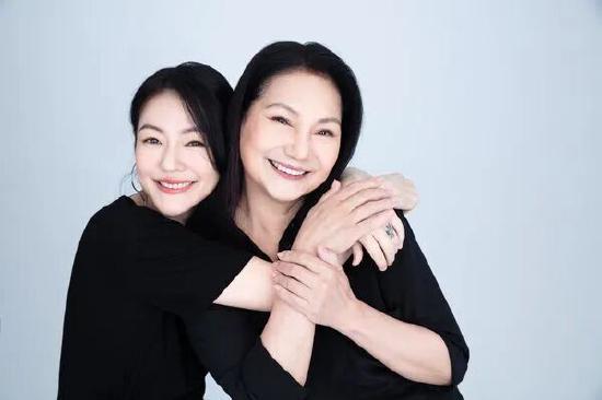 小S自曝醉酒后爱打电话 回应家暴:喝多跌倒导致 小S自曝醉酒后爱打电话 回应家暴:喝多跌倒导致