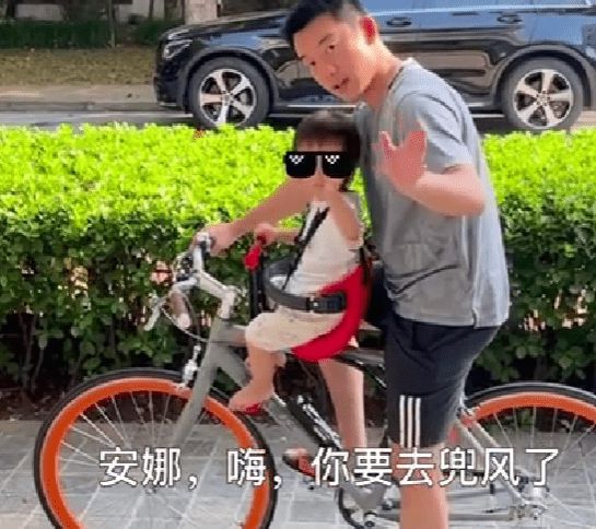 郑恺带妻儿回老家共度国庆 家人罕见出镜其乐融融 郑恺带妻儿回老家共度国庆 家人罕见出镜其乐融融