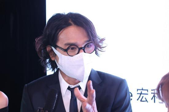 林家栋回应谢贤歪嘴疑身体欠佳:不用担心 在换牙 林家栋回应谢贤歪嘴疑身体欠佳:不用担心 在换牙