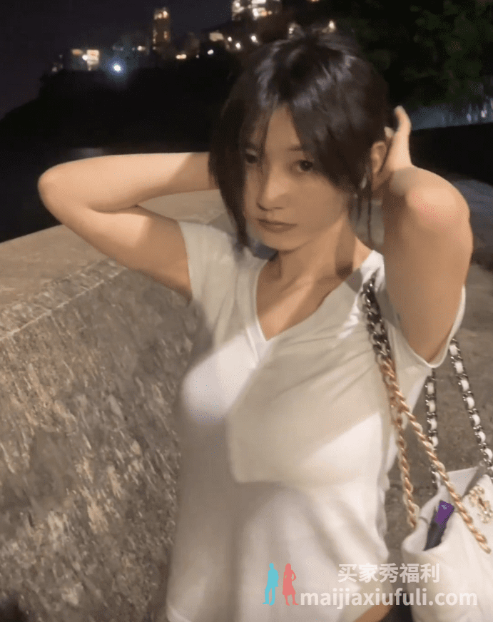 程女士童锦程合体直播,因视频事件产生负面舆论,效果太差被骂哭?