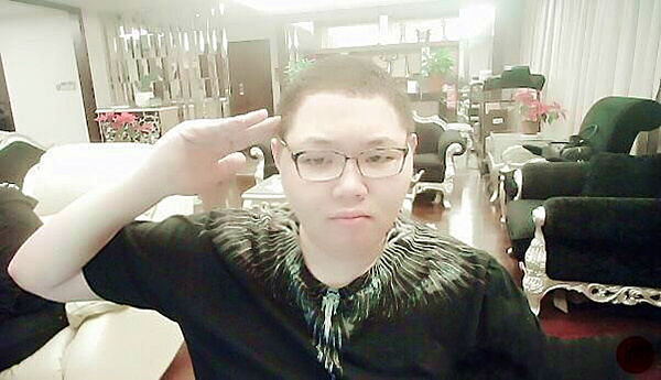 斗鱼LOL一哥PDD直播4小时被警告12次斗鱼LOL一哥PDD直播4小时被警告12次,当场怒怼超管:...