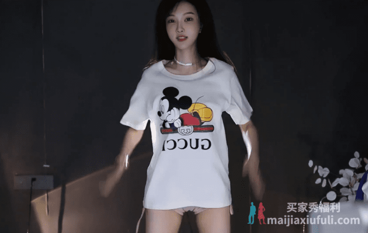 因走光差点被带走!神豪“钞能力”操控主播,南妹儿呀街边开跳广场