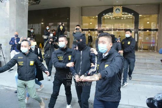 安以轩老公陈荣炼涉83项罪 赚取超15亿不正当利益 安以轩老公陈荣炼涉83项罪 赚取超15亿不正当利益