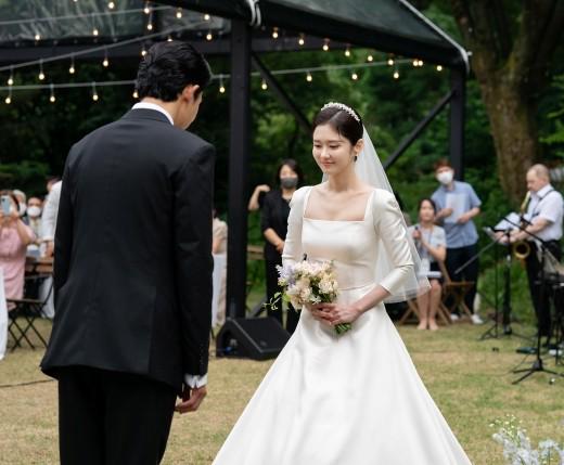 张娜拉吐露新婚心境:觉得更加安稳舒心还很幸福 张娜拉吐露新婚心境:觉得更加安稳舒心还很幸福