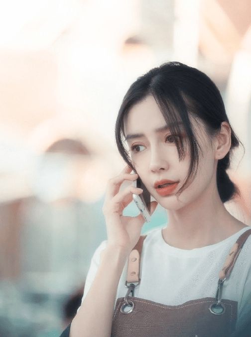 baby庆《摩天大楼》开播两周年 水下比心氛围感足 baby庆《摩天大楼》开播两周年 水下比心氛围感足