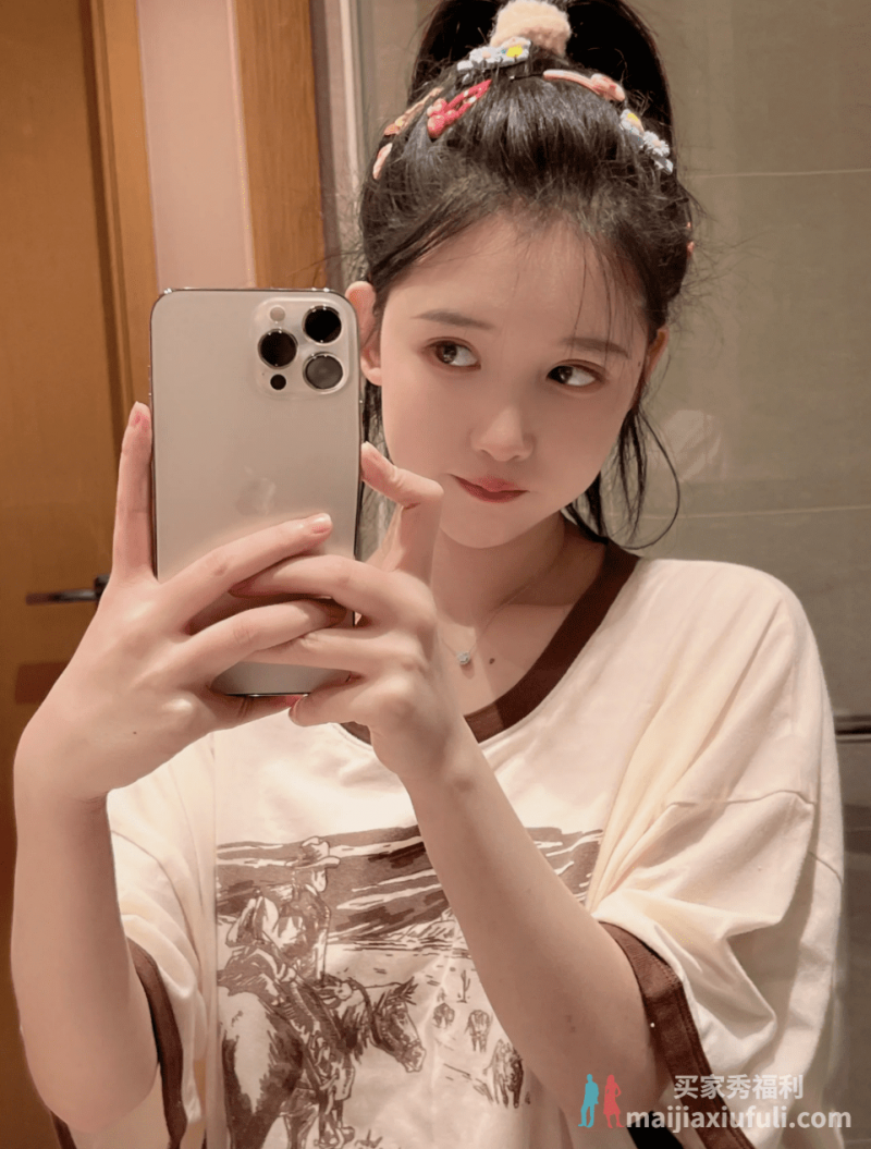 斗鱼百万女主播 小布丁pinky 晒身份证,意外曝光家庭住址,售卖写真存货被一抢而空