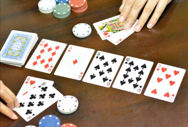 【EV撲克】教学:翻牌中暗三条,如何打赢更多?