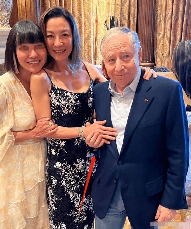 杨紫琼晒60岁生日现场照 未婚夫罕见现身为其庆生 杨紫琼晒60岁生日现场照 未婚夫罕见现身为其庆生