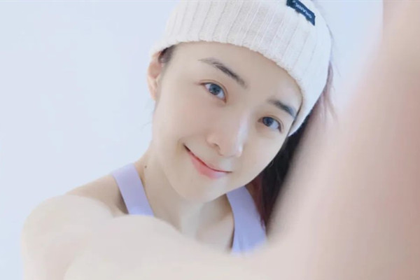斗鱼余霜直播变脸斗鱼余霜直播变脸,管泽元穿冰丝短裤入镜,网友:不...
