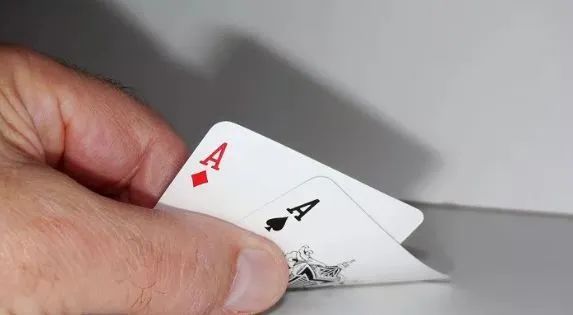 【EV撲克】教学:你要躲开的不是下风期,而是情绪失控
