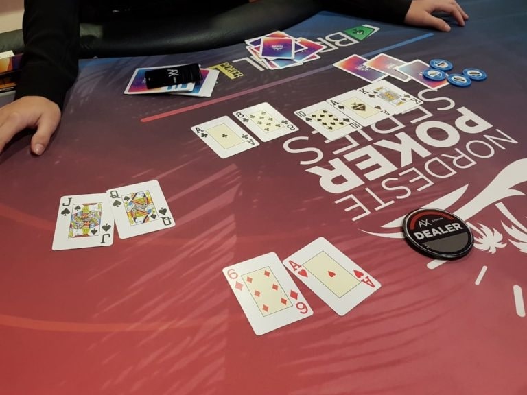 【EV撲克】教学:用QJs加注后碰上3-bet,不可以call的情况只有一种