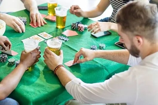 【EV撲克】喝酒的时候还能这么玩德州扑克?真涨姿势呀!