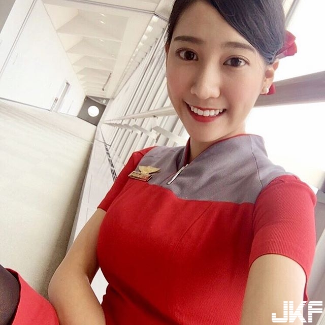 遠航爆乳「Ｇ奶空姐」穿什麼衣服都遮不住豐滿的上圍！身材超有料還有纖細長腿…..