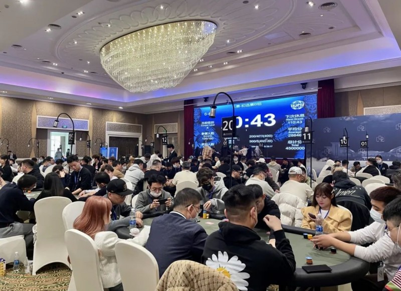 【EV撲克】中原杯开封站|主赛事持续火热 初选赛B组226人参赛倪白羽领衔55人晋级