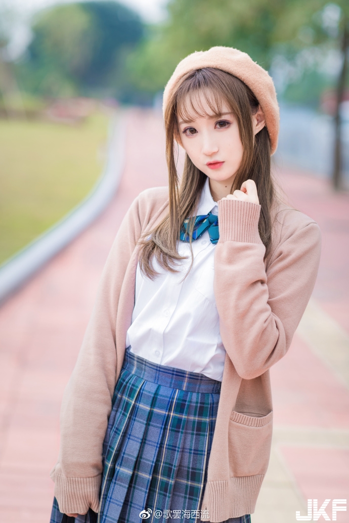 清新女友款！正妹麻豆「小寵」無辜大眼清純感，讓人想臉愛….
