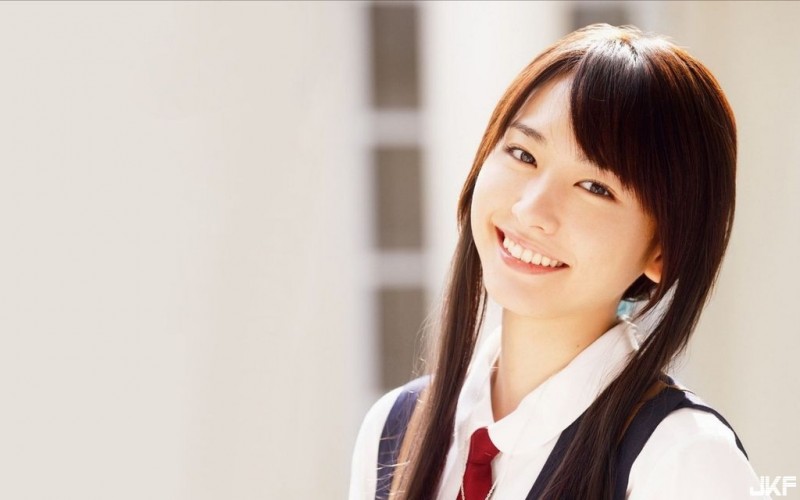 《巨乳版新垣結衣？》鄰家女孩穿爆乳比基尼合法嗎！