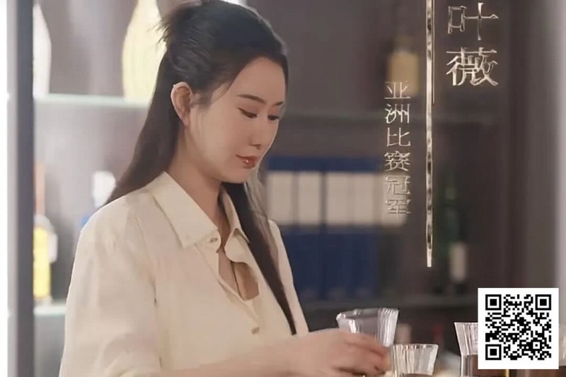 【EV撲克】告别赌神式浮夸,张晨旭携手《女王归来》展现扑克的真实与优雅,抖音红果同步上线