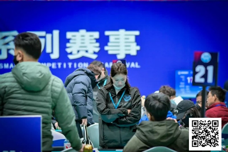 【EV撲克】泡沫同步一小时，AA遇天顺撞开55人奖励圈大门！张杰284万领衔11人开启明日大决战！