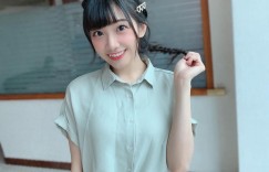 【EV女孩】正妹空服員超短窄裙展現「蜜大腿」　黑絲襪太香了！